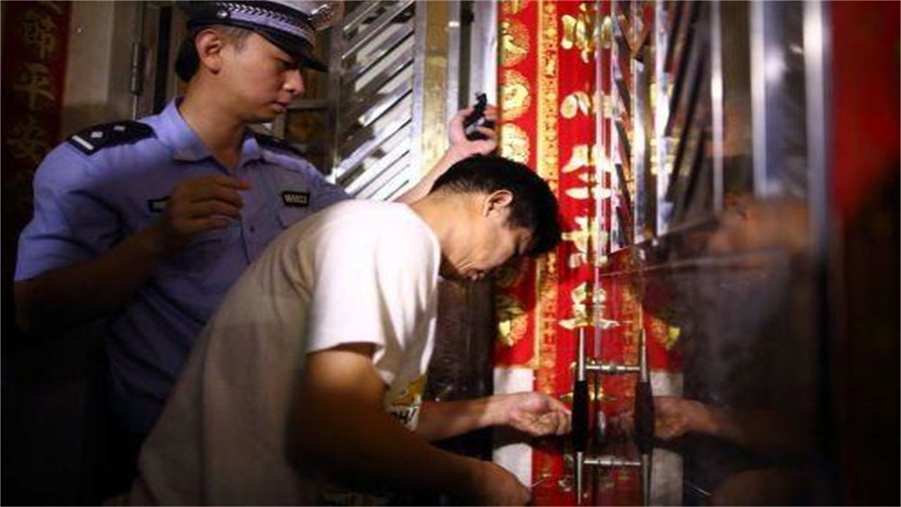 扬中请开锁师傅开了锁后，师傅